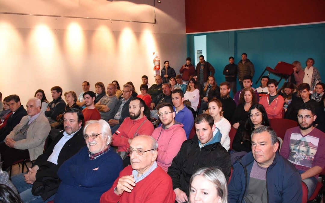 Se realizó la sexta jornada de divulgación científica con una charla de energías renovables