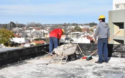 EL MUNICIPIO COMENZÓ HOY (MARTES) LA OBRA DE REPARACIÓN DE LOS TECHOS EN LOS COLEGIOS SECUNDARIOS