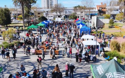 CAFÉ A LA PLAZA: LA COMUNIDAD ACOMPAÑÓ UNA TARDE DE SABORES, MÚSICA Y ENCUENTRO EN LA PLAZA SAN MARTÍN