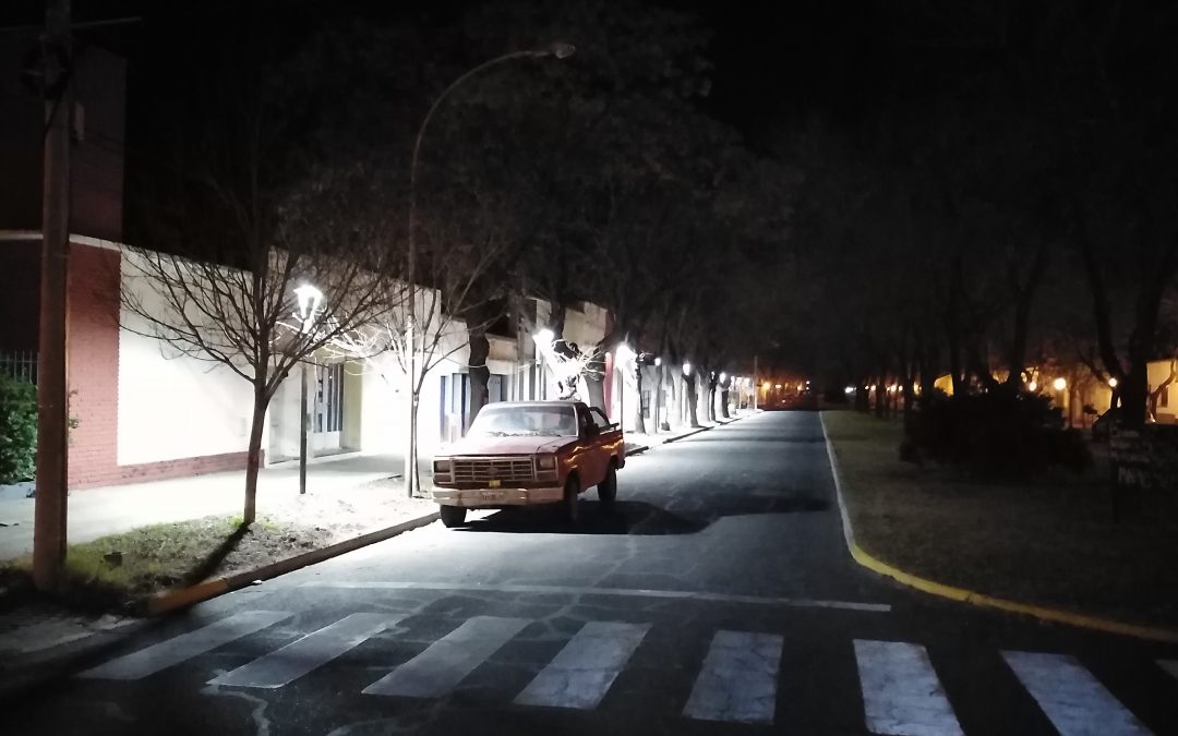 EL MUNICIPIO DEJÓ INAUGURADA UNA NUEVA CUADRA DE ALUMBRADO PÚBLICO LED EN CALLE DORREGO, ENTRE SARMIENTO Y GOBERNADOR IRIGOYEN