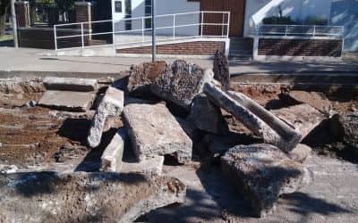 INFRAESTRUCTURA AVANZA EN OBRAS EN DISTINTOS SECTORES DE LA CIUDAD: ASFALTO, CORDONES Y PERFILADO DE UN CANAL