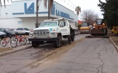 AVANZAN LAS TAREAS DE BACHEO EN LA CALLE SIMINI