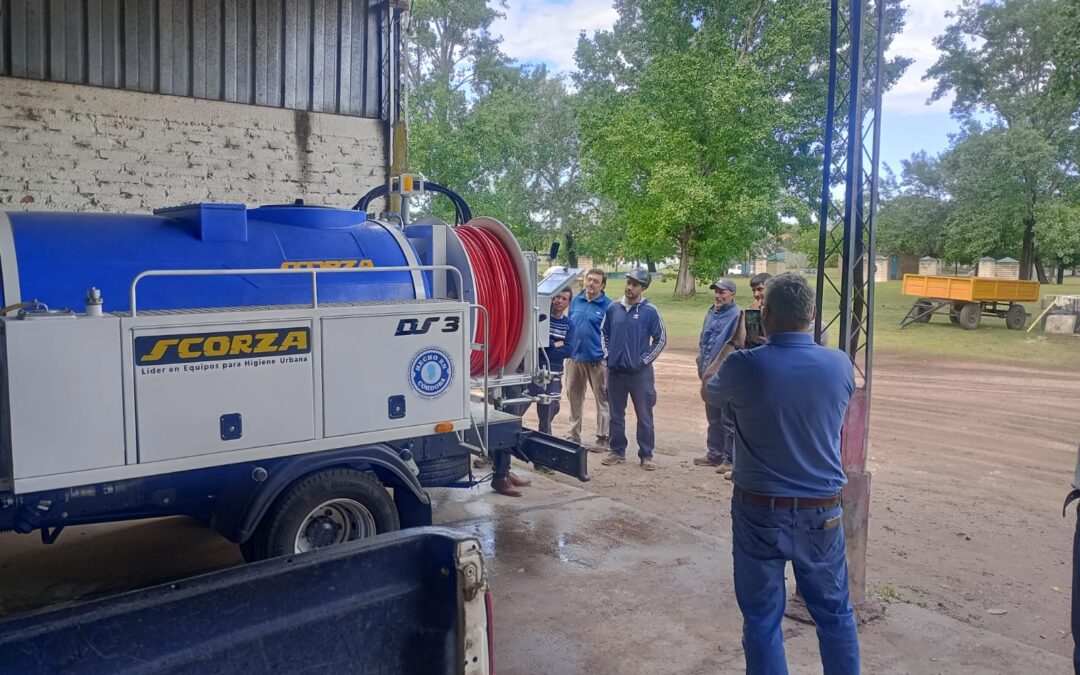 NUEVO EQUIPO DESOBSTRUCTOR DE CLOACAS: SE CAPACITÓ AL PERSONAL DE SERVICIOS SANITARIOS