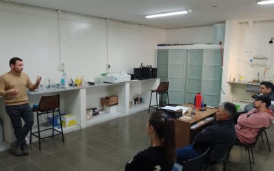 PERSONAL MUNICIPAL SE CAPACITÓ EN MUESTREO Y ANÁLISIS DE AGUA, MIENTRAS SE AVANZA CON LA PUESTA A PUNTO DEL LABORATORIO Y CENTRAL DE MONITOREO