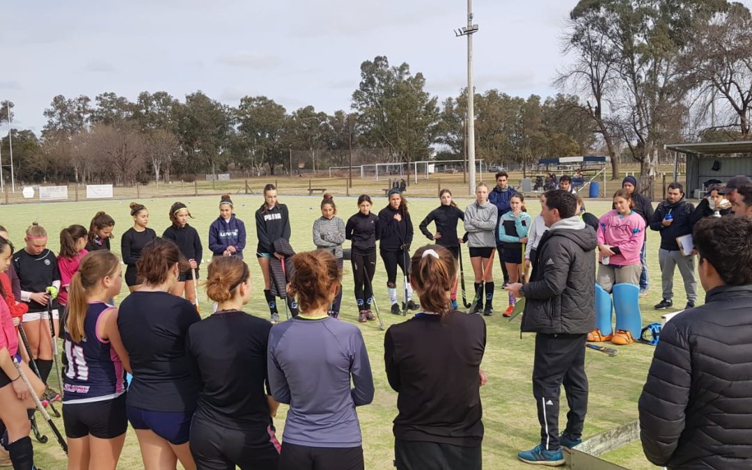 HOCKEY: IMPORTANTE PARTICIPACIÓN EN LA JORNADA DICTADA POR EL REFERENTE Y ACTUAL AYUDANTE TÉCNICO DE LOS LEONES, TOMÁS MC CORMICK