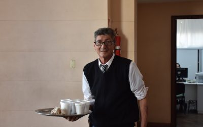 ¡TE VAMOS A EXTRAÑAR!: DESPUÉS DE 32 AÑOS DE TRABAJO EN LA MUNICIPALIDAD, CARLITOS MÁRQUEZ SE JUBILA Y HOY (JUEVES) SE DESPIDIÓ DE SUS COMPAÑEROS/AS