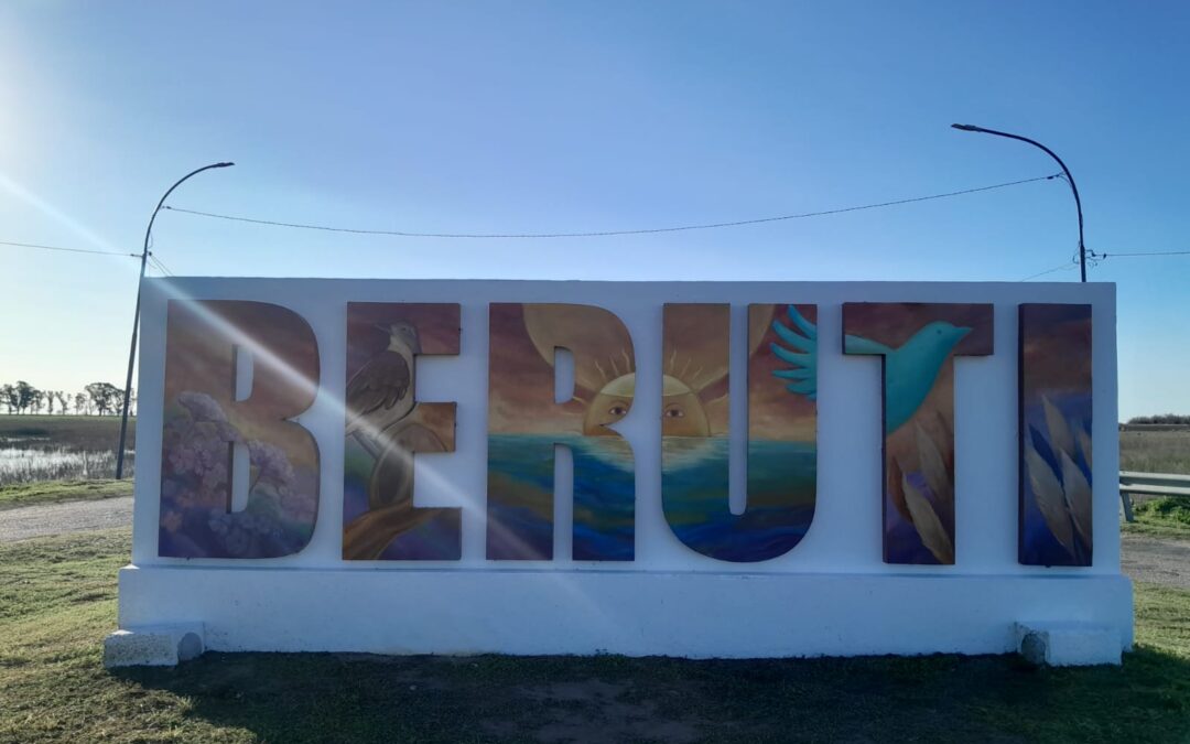 NUEVA IMAGEN PARA EL CARTEL DE INGRESO A BERUTI: UNA OBRA DEL MURALISTA GERMÁN VILLAMOR QUE CONJUGA HISTORIA, IDENTIDAD LOCAL Y NATURALEZA