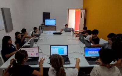 CASA DEL NIÑO: LOS CHICOS DISEÑARON LAS TARJETAS DE INVITACIÓN PARA EL ACTO POR EL 75º ANIVERSARIO