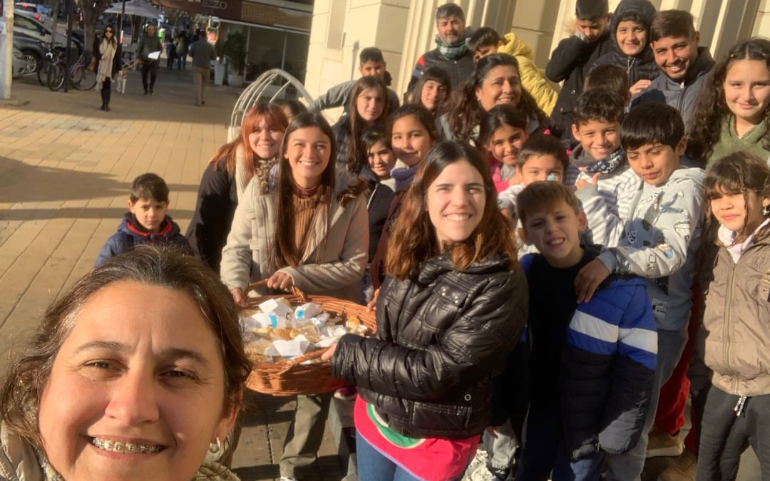 LOS CHICOS/AS DE CASA DEL NIÑO REALIZARON DIVERSAS ACTIVIDADES Y REPARTIERON EMPANADAS PARA CELEBRAR EL 9 DE JULIO