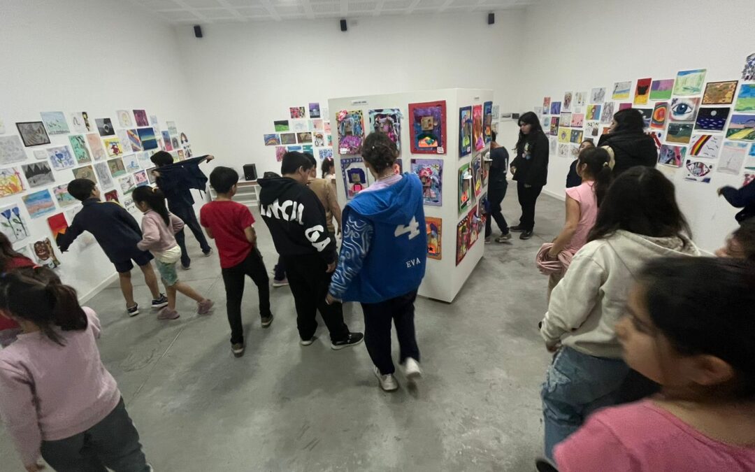 LOS CHICOS/AS DE CASA DEL NIÑO VISITARON EL MUMAV