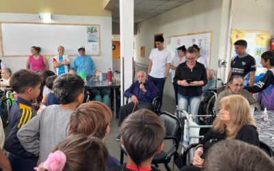 LOS CHICOS DE CASA DEL NIÑO VISITARON EL HOGAR CASTELLA: COMPARTIERON JUEGOS Y CHARLAS EN UNA JORNADA ESPECIAL