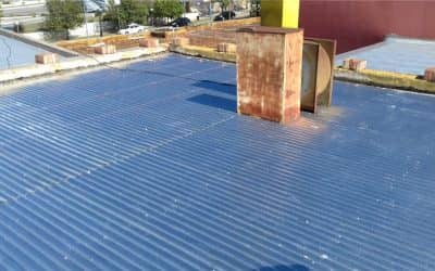 TRABAJAN SOBRE LOS TECHOS DE CASA DEL NIÑO PARA RESOLVER UN ANTIGUO PROBLEMA DE FILTRACIONES