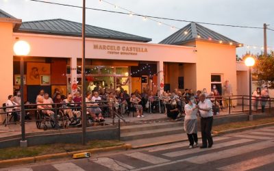 EL HOGAR CASTELLA ARMÓ UNA FIESTA EN LA CALLE PARA EMPEZAR A DESPEDIR EL AÑO: HUBO MÚSICA, BAILE Y TAMBIÉN UNA PICADA, PIZZAS Y MESA DE DULCES