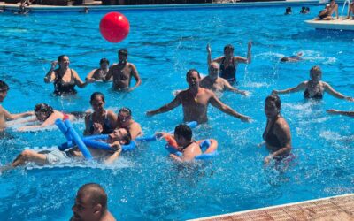 LOS CONCURRENTES DEL CENTRO DE DÍA DISFRUTAN DEL AGUA Y REALIZAN ACTIVIDAD FÍSICA EN LA PILETA DEL CLUB BARRIO ALEGRE