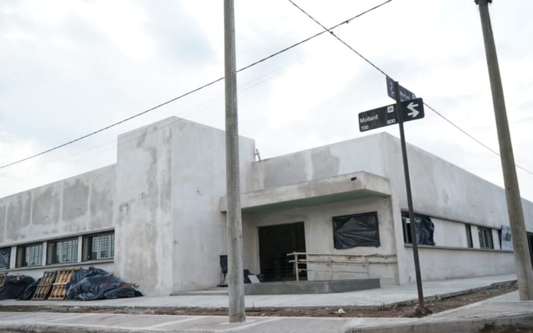 CENTRO DE SALUD MENTAL: EL INTENDENTE RECORRIÓ LOS AVANCES DE LA OBRA CON JULIETA CALMELS, SUBSECRETARIA DE SALUD MENTAL DE LA PROVINCIA