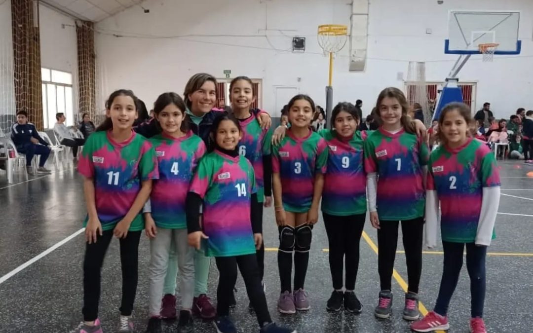 MUY BUENA ACTUACIÓN DE LAS ALUMNAS DE LA ESCUELITA MUNICIPAL DE CESTOBOL, EN UN ENCUENTRO DEPORTIVO EN QUEMÚ QUEMÚ, LA PAMPA