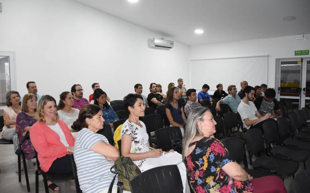 LA CHARLA “HABILIDADES BLANDAS PARA UN ENTORNO MÁS DIGITAL” TUVO EL VALOR AGREGADO DE UN ENRIQUECEDOR INTERCAMBIO CON EL PÚBLICO