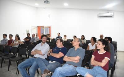LA INVESTIGADORA JOSEFINA BALLARRE DIO UN CHARLA SOBRE CÓMO FUERON CAMBIANDO LOS MATERIALES QUE USAMOS CON LA TECNOLOGÍA
