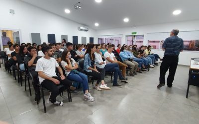 AMPLIA PARTICIPACIÓN Y MARCADO INTERÉS DE LOS JÓVENES EN LA PRIMERA DE LAS CHARLAS DE “OTRAS MIRADAS DE LA PROFESIÓN”, SOBRE DISEÑO Y ARQUITECTURA
