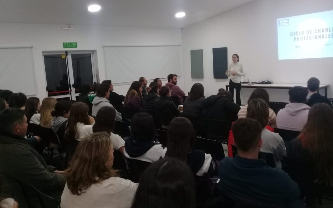 LAS EXPERIENCIAS DE TRES JÓVENES ECONOMISTAS CAPTARON LA ATENCIÓN DE LOS ESTUDIANTES EN SEGUNDA CHARLA DEL CICLO “OTRAS MIRADAS DE LA PROFESIÓN”