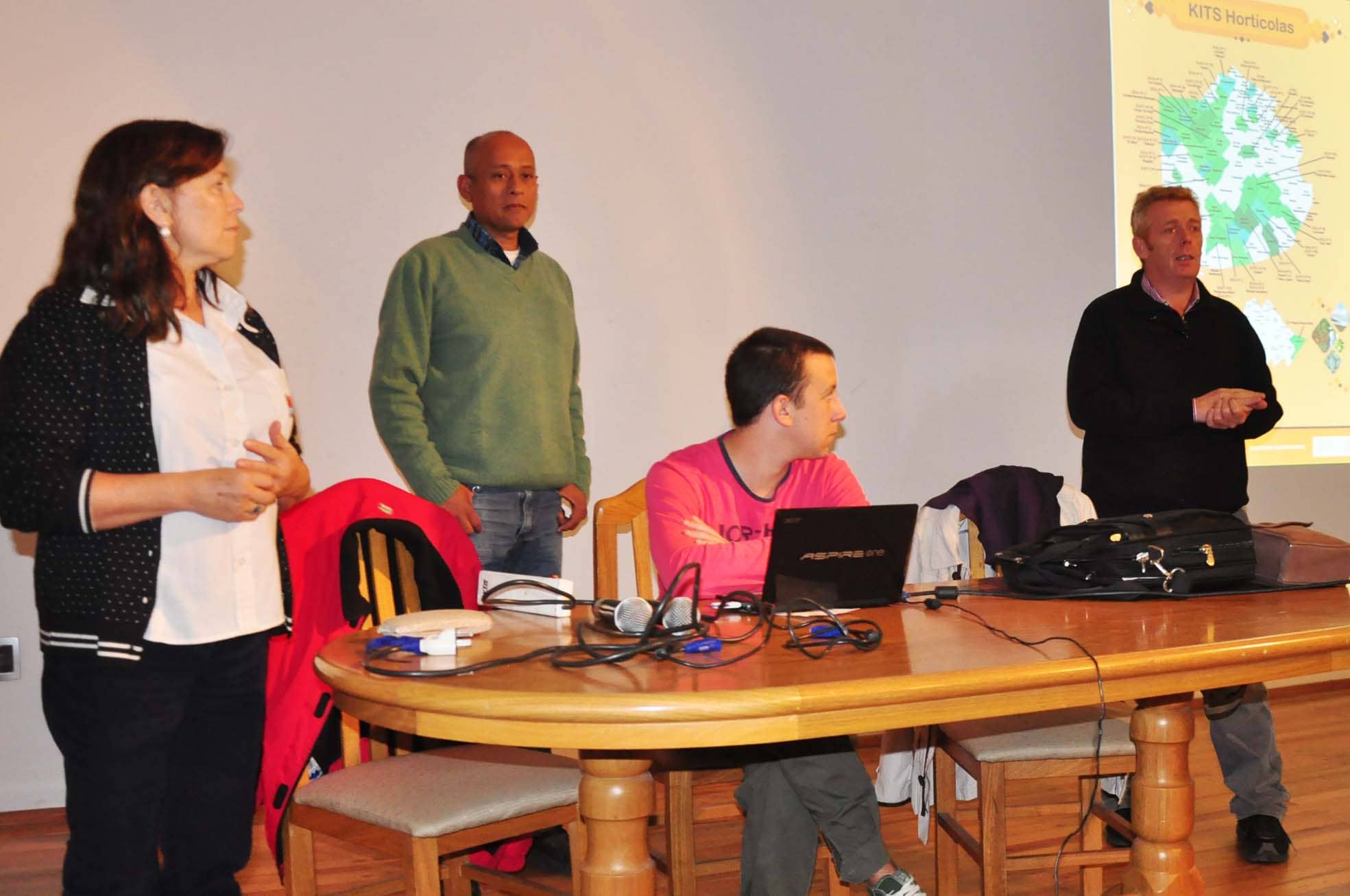 Charla para productores hortícolas, frutícolas y granjeros