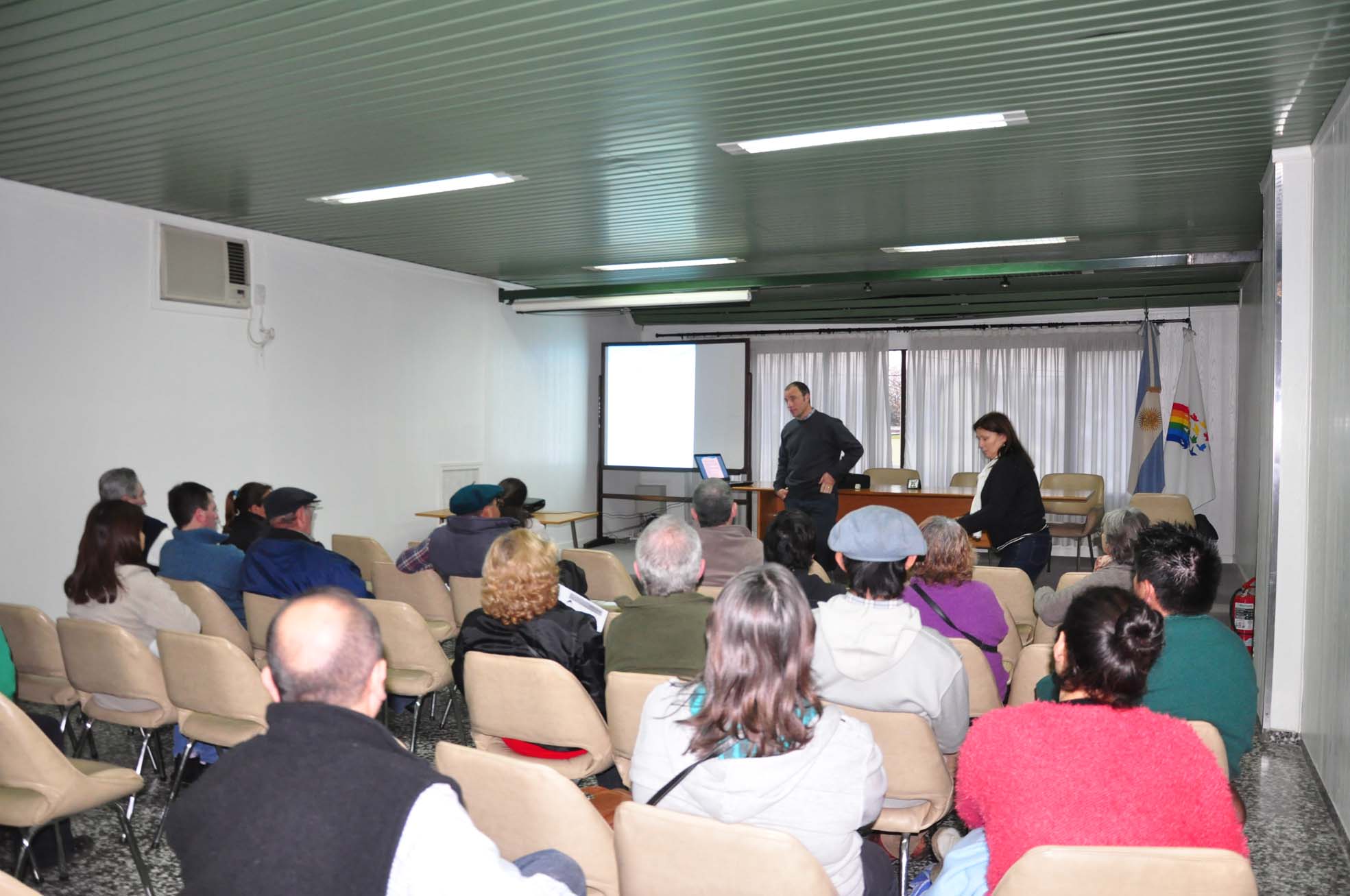 Se realizó una charla sobre cría de ponedoras y camperas