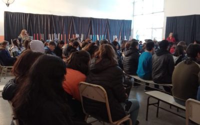 EN EL DÍA NACIONAL DE LA SEGURIDAD VIAL, LA DIRECCIÓN DE PROTECCIÓN CIUDADANA DIO UNA CHARLA A LOS ESTUDIANTES DE LA ESCUELA SECUNDARIA Nº 10