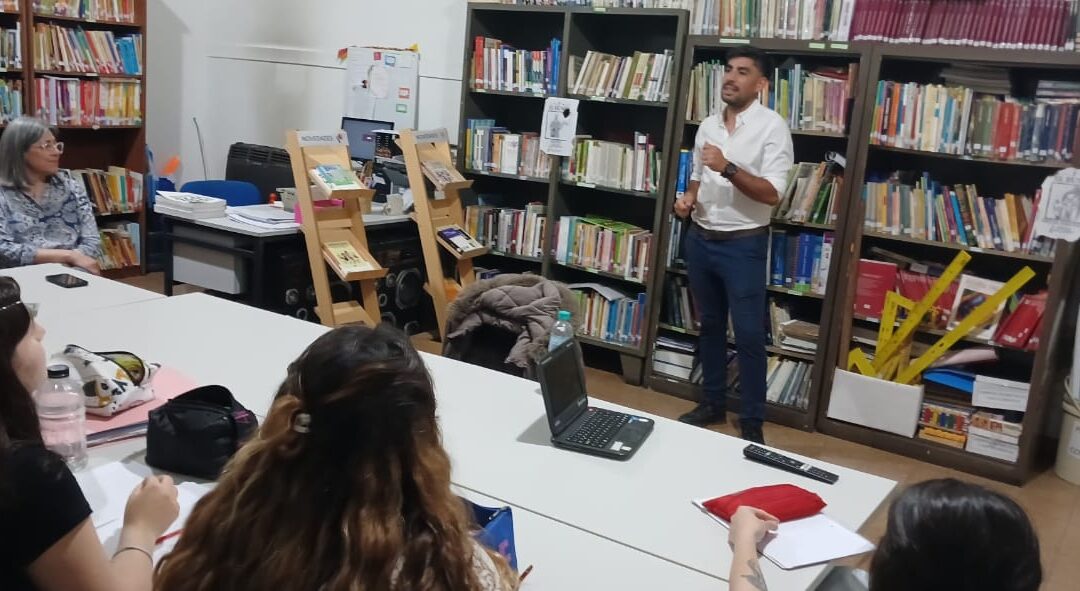 CHARLA SOBRE AMBIENTE Y SUSTENTABILIDAD EN EL INSTITUTO N° 40