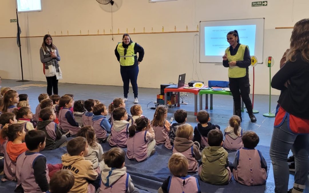 PERSONAL DE PROTECCIÓN CIUDADANA DIO UNA CHARLA SOBRE EDUCACIÓN VIAL A LOS ALUMNOS/AS DEL JARDÍN DE LOS NUEVOS AYRES