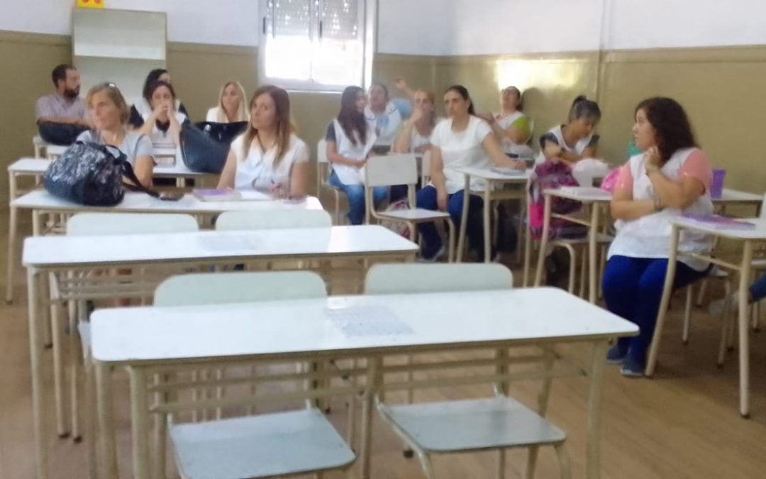 PERSONAL DE LA DIRECCIÓN DE PROTECCIÓN CIUDADANA MUNICIPAL DIO UNA CHARLA SOBRE EDUCACIÓN VIAL A DOCENTES DE LA ESCUELA Nº 1