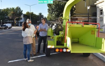 EL MUNICIPIO INVIRTIÓ EN UNA CHIPEADORA PARA EL ÁREA DE ESPACIOS VERDES: PERMITE BAJAR LOS COSTOS DE RECOLECCIÓN Y HACE AL CUIDADO DEL AMBIENTE