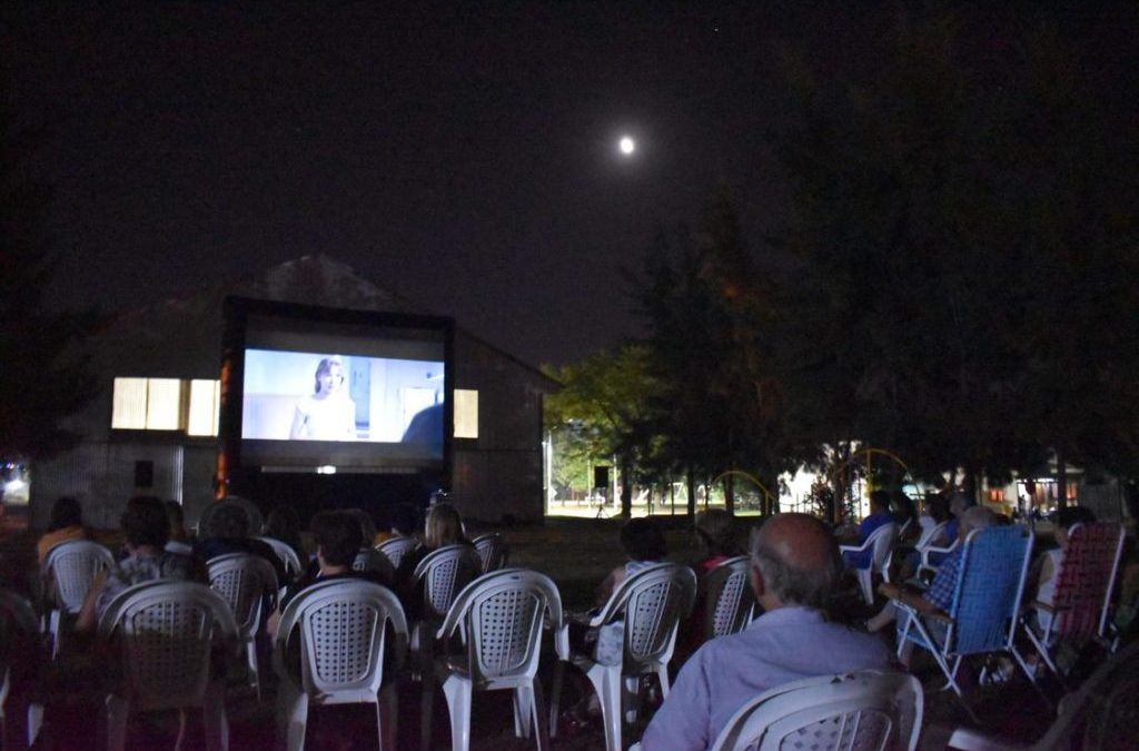 POR LAS INTENSAS LLUVIAS, SE SUSPENDE LA VISITA DEL CINE MÓVIL A LA CARRETA