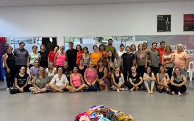 GRAN PARTICIPACIÓN EN EL INICIO DE LAS CLASES DE DHARMA YOGA EN EL CIC DEL BARRIO PARQUE