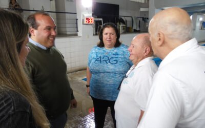 CON AMPLIA PARTICIPACIÓN SE REALIZÓ LA CLÍNICA DE NATACIÓN PARA PERSONAS CON DISCAPACIDAD: EL INTENDENTE FRANCISCO RECOULAT ACOMPAÑÓ LA JORNADA