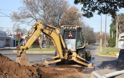 EL MUNICIPIO FINALIZA EL REEMPLAZO DE CAÑERÍA DE CLOACAS EN LA CALLE PASTEUR, ENTRE PAREDES Y VIGNAU