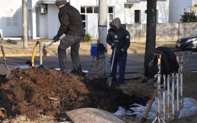 EL MUNICIPIO TRABAJA EN LA ESQUINA DE DI GERÓNIMO Y URUGUAY, EN EL RECAMBIO DE UN CAÑO DE LA RED CLOACAL