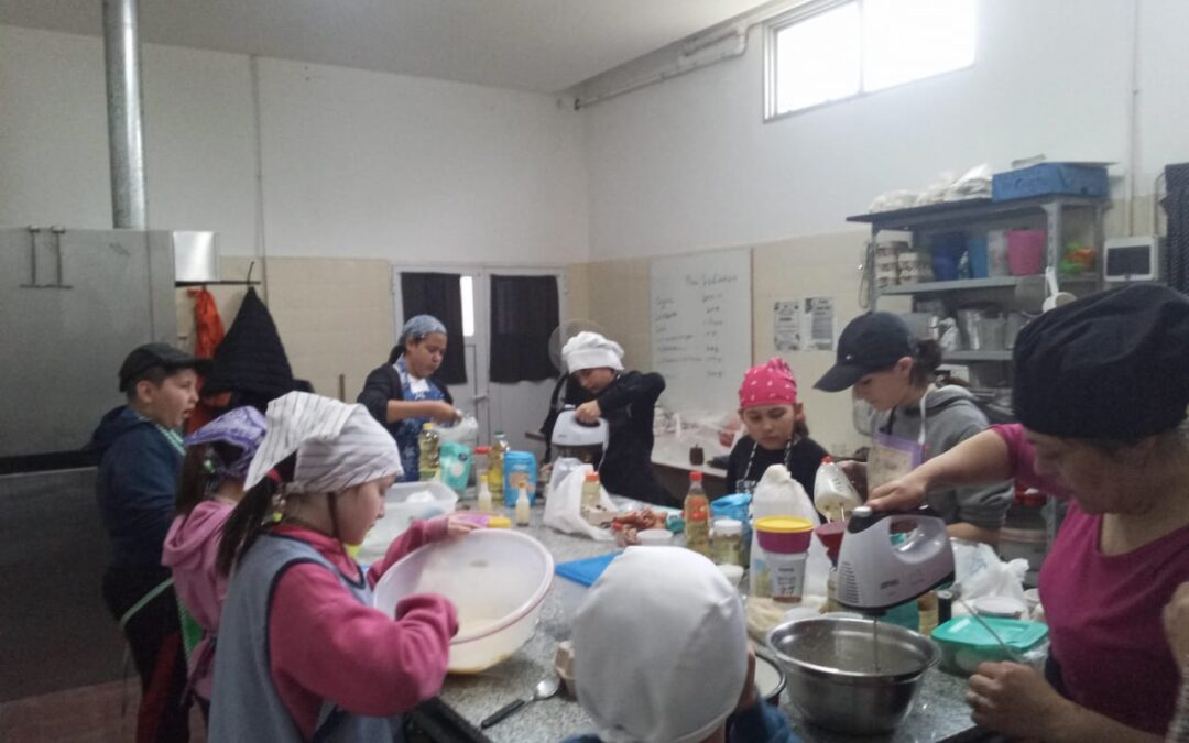 TALLER “COCINERITOS”: UNA LINDA MANERA DE COMPARTIR Y APRENDER A COCINAR ENTRE PARES