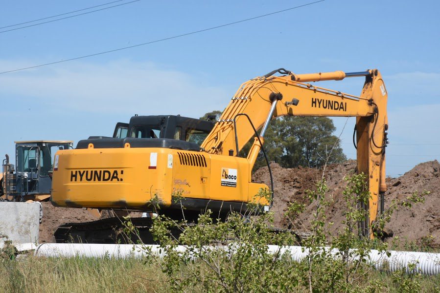 POR EL AVANCE DE LA OBRA DEL COLECTOR CLOACAL SUR, LA MANO PAR DE LA CALLE BELGRANO ENTRE MOLLARD Y MALDONADO ESTÁ CERRADA AL TRÁNSITO