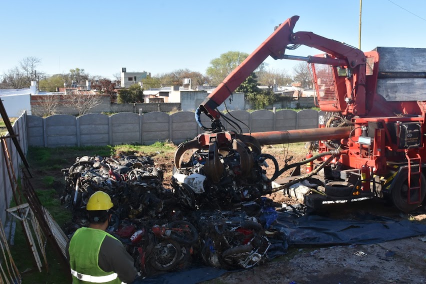 COMPACTACIÓN DE VEHÍCULOS: SE RECAUDARON MÁS DE 300 MIL PESOS QUE SERÁN DESTINADOS A GENAP