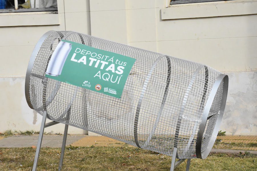 LA MUNICIPALIDAD COLOCÓ DOS CONTENEDORES PARA LA RECEPCIÓN DE LATITAS DE ALUMINIO, UNO EN EL PALACIO MUNICIPAL Y EL OTRO EN CASA DEL NIÑO