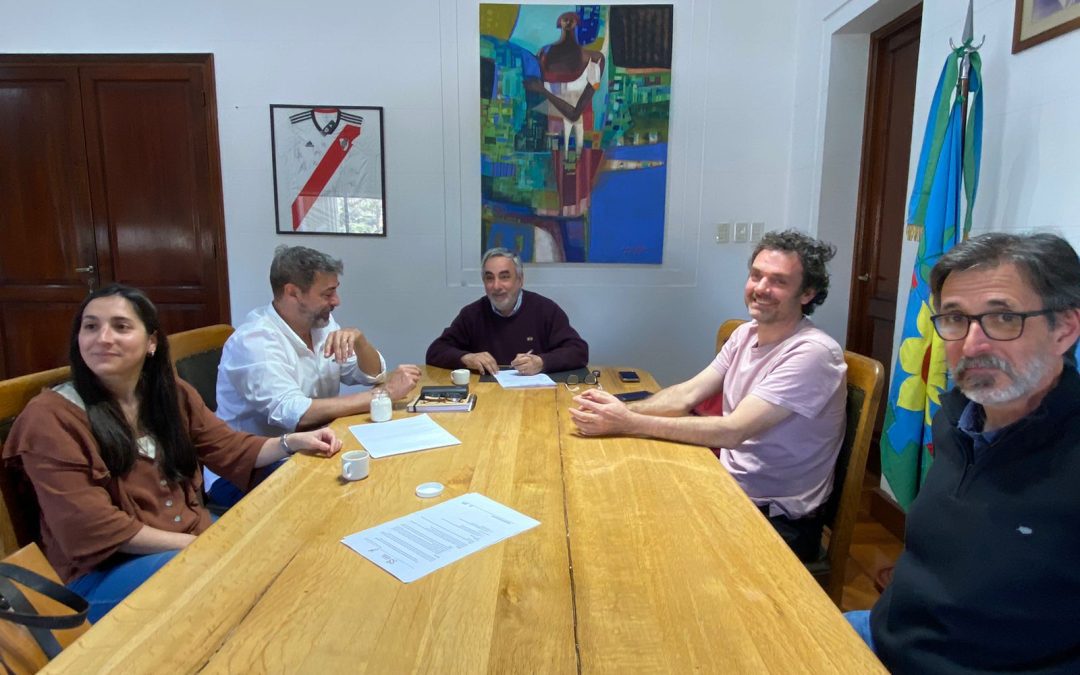 EL INTENDENTE MUNICIPAL Y EL PRESIDENTE DEL COLEGIO DE ARQUITECTOS DISTRITO 7 FIRMARON  UN CONVENIO DE COLABORACIÓN PARA TRABAJAR SOBRE ESPACIOS PÚBLICOS