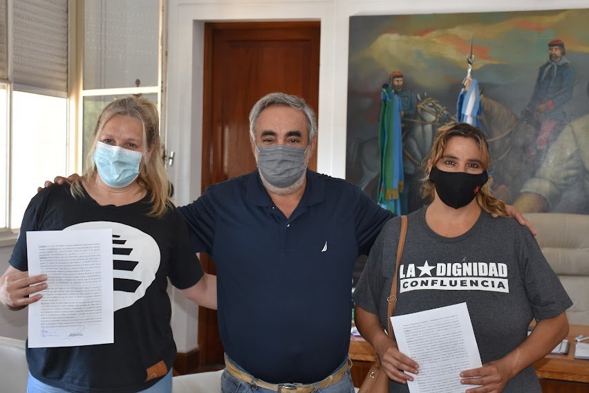 EL INTENDENTE SE REUNIÓ CON REPRESENTANTES DE ORGANIZACIONES SOCIALES PARA FORMALIZAR LA ENTREGA DE DOS LOTES PARA HACER HUERTA COMUNITARIA