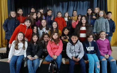 LOS COROS JUVENIL Y DE NIÑOS DE LA ESCUELA MUNICIPAL DE MÚSICA SE PRESENTARON EN EL QUINTO ENCUENTRO DE COROS DE CARLOS TEJEDOR