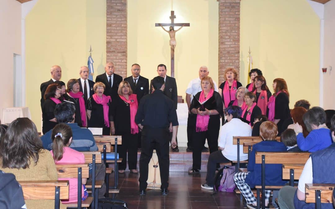 LOS COROS VOLVER Y JUVENIL TAMBIEN SE LUCIERON EN EL TERCER ACTO DEL CIERRE DE AÑO DE LA ESCUELA DE MUSICA