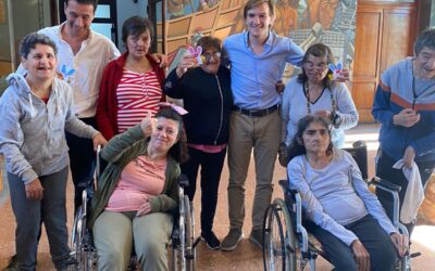 LOS CHICOS/AS DEL CUMEN CHE ENTREGARON REGALOS A FUNCIONARIOS Y EMPLEADOS/AS MUNICIPALES CON MOTIVO DE LA FESTIVIDAD DE SEMANA SANTA