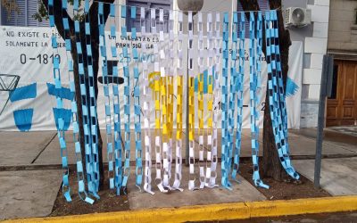 EL HOGAR CUMEN CHE SE SUMÓ A LOS ACTOS POR EL DÍA DE LA BANDERA DECORANDO EL FRENTE DE SU EDIFICIO