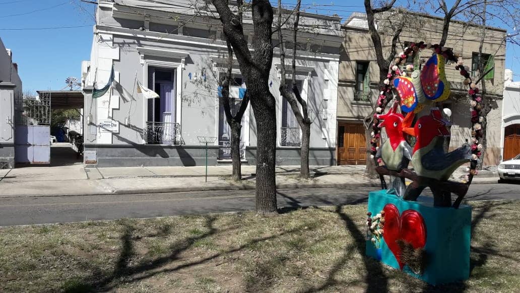 EL HOGAR CUMEN CHE RECIBIÓ EL DÍA DE LA PRIMAVERA CON UN TRABAJO ARTÍSTICO QUE EXPONE EN LA RAMBLA