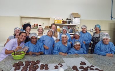 LOS CHICOS/AS DEL CUMEN CHE APRENDIERON A ELABORAR HUEVOS DE PASCUA, EN UNA JORNADA DE ALEGRÍA Y MOMENTOS COMPARTIDOS