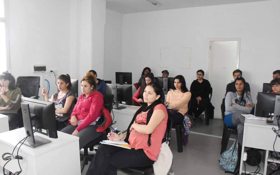 ENTREGA DE CERTIFICADOS DE LOS CURSOS DE INTRODUCCIÓN AL TRABAJO Y DE PROFESIONAL TAMBERO (NIVEL INICIAL)