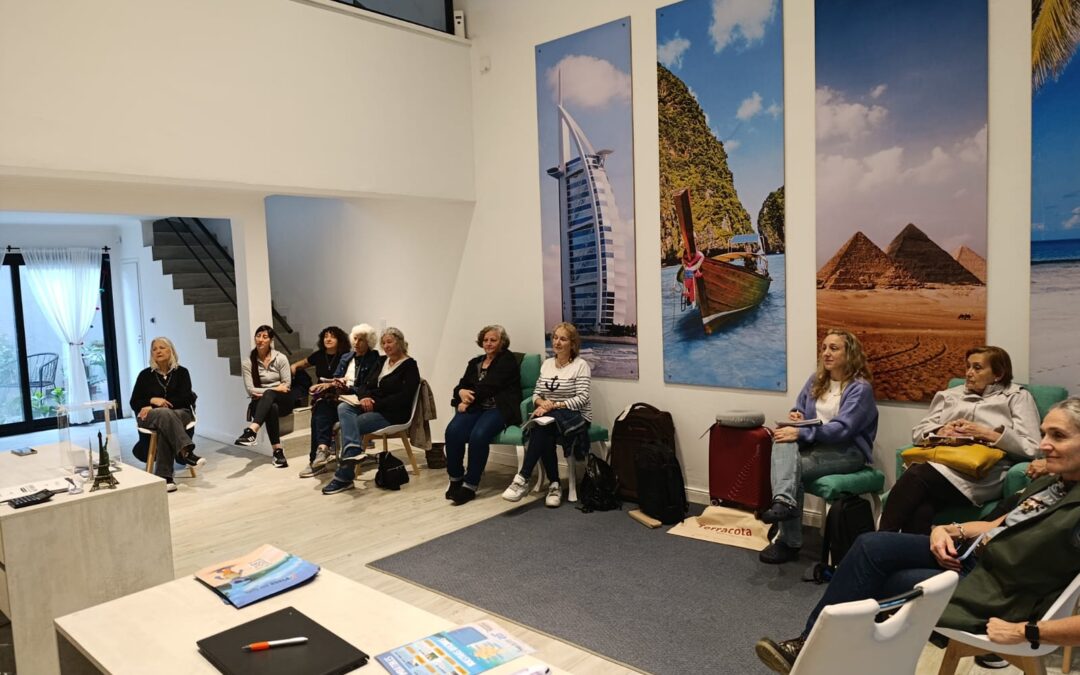 CHARLA EN ITALIANO SOBRE LA CULTURA Y TURISMO DE ESTE PAÍS PARA ESTUDIANTES DEL CURSO QUE SE DICTA EN LA ESCUELA MUNICIPAL